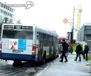Picchia i controllori del bus: padre denunciato