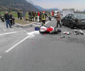 Moto contro auto: centauro è grave al Cto
