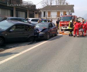 Carambola di auto, tre feriti gravi