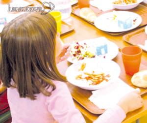 Gli alunni rifiutano i piatti della mensa scolastica