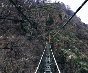 Un ponte tibetano ai piedi della Sacra lungo la via ferrata