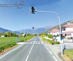 Il motociclista tampona l'auto: è in coma al Cto