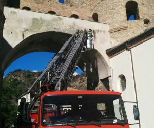 Infiltrazioni d'acqua: crolla l'intonaco di porta Savoia