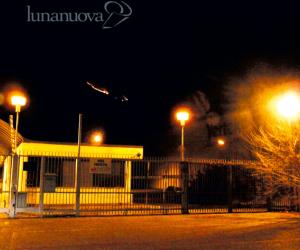 Un "cerchio di fuoco" sulla montagna: vanno in fiamme tre ettari di bosco