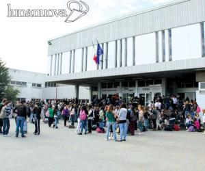 Liceo Curie, le molestie del prof erano inventate