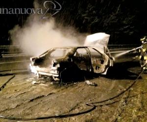 Oulx: brucia l'auto abbandonata da un mese