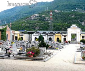 Un magro bottino per i ladri di rame dentro il cimitero