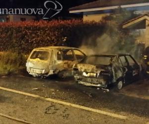 Due auto in fiamme a San Valeriano: «L'incendio è doloso»