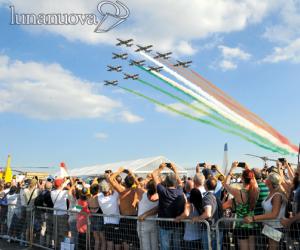 In 130mila con il naso all'insù per lo spettacolo delle Frecce Tricolori