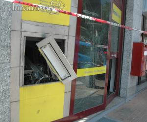 Salta il bancomat, ma il bottino è inutile