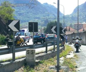 Susa: motociclista esce di strada e muore contro il guard-rail