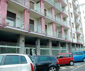 Svaligiavano alloggi senza forzare la porta: presi in flagrante