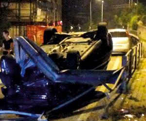 Caselette, si cappotta con l'auto: è illeso per miracolo