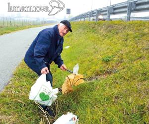 Collegno, nonno Edoardo spazzino per senso civico