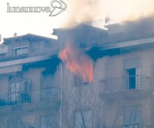 Grugliasco, fiamme in un alloggio al quarto piano di uno stabile 