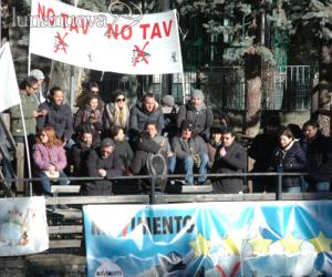 Flash mob M5S a Susa: «Se andremo al governo, addio alla Torino-Lione»