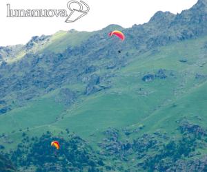 Chianocco, un anziano precipita con il parapendio