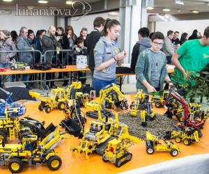 Grugliasco: un mare di gente per ammirare le creazioni a base di Lego
