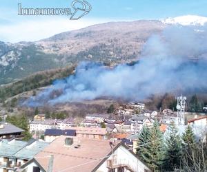 Oulx, due giorni nella morsa del fuoco: le fiamme hanno lambito le case