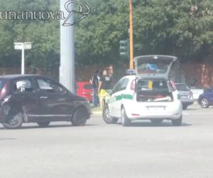 Grugliasco, lavavetri falciato in corso Allamano: l'auto pirata non si ferma