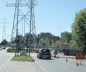 Beinasco, partiti i lavori per la nuova rotonda intorno al "traliccio della morte"
