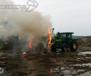 Caselette: fieno in fiamme, ma la cascina è salva