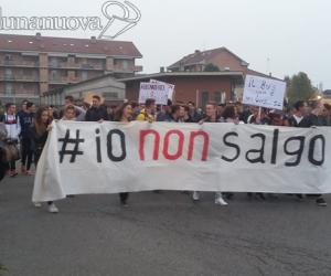 Piossasco, studenti in corteo per ottenere un trasporto più conveniente