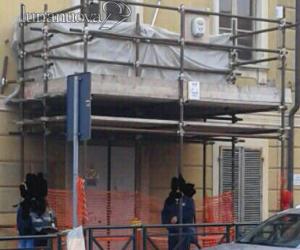 Alpignano: quel ponteggio in piedi da un anno