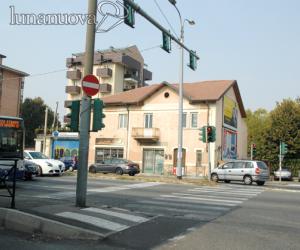 Collegno, investe anziana sulle strisce e si dilegua: caccia al pirata della strada