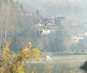 Il fuoco arde ancora in bassa val Susa, ma situazione in via di miglioramento