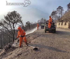 Mompantero, il grande silenzio dopo l'incendio: 15 le baite distrutte