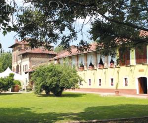 Rivalta, matrimoni "abusivi" a Villa Bernese