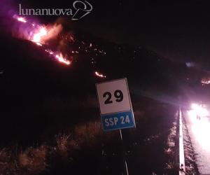 Villardora, fuoco sulla collina della Seja: evacuate due case a Torre del Colle