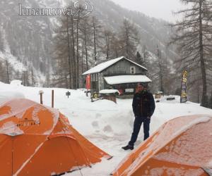 Tende hi-tech: la vera notte artica si vive al rifugio Toesca
