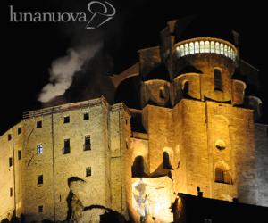 Brucia il tetto della Sacra di S.Michele: possibile cortocircuito