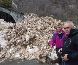 Venaus: la valanga schiaccia tutto, montagna di neve sulla statale