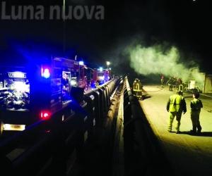 Chiusa S.Michele: container a fuoco e fumo sull’A32, carambola a tre