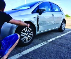 Susa: provoca l'incidente con un sorpasso azzardato, poi scappa
