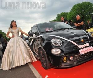 Grugliasco, donne e motori invadono il parcheggio delle Gru