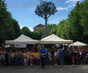 Rivoli: 1600 studenti in piazza per "Viva con le scuole"