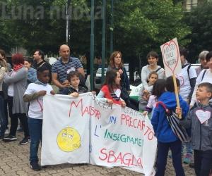 Alpignano: flash mob in piazza a sostegno delle maestre diplomate
