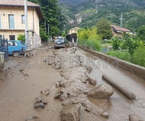 Bussoleno: frana la montagna, auto distrutte e famiglie evacuate
