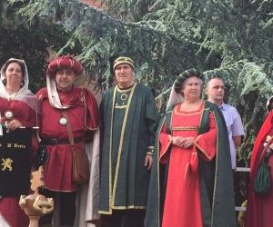 Rivoli, centro invaso dalla sfilata dei gruppi storici