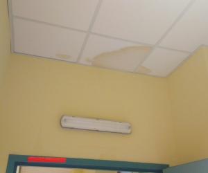 Giaveno, perdite dal soffitto: ancora polemiche sull’ex ospedale
