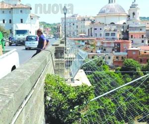 Alpignano, reti di protezione sul ponte dei suicidi