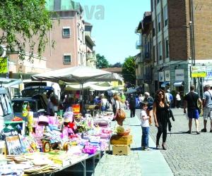 Rivoli: meno fiera e più hobby, il mercatino torna alle origini