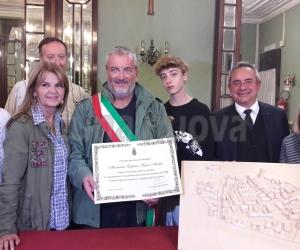 Giaveno, artista 14enne ricostruisce la città in un diorama