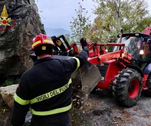 S.Antonino, frana sulla strada del Castel Billia: stop alle auto