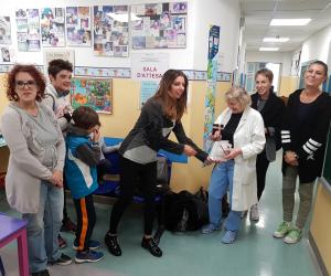 Susa, il saluto di mamme e bambini alla pediatra che va in pensione