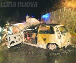 Cesana: evita il capriolo, distrugge l'auto
